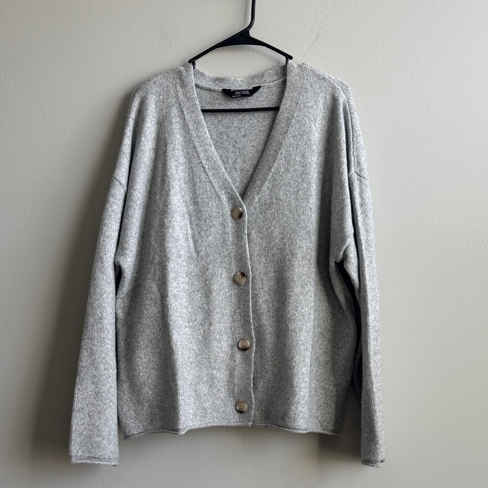 Elegant Gray Women's Cardigan